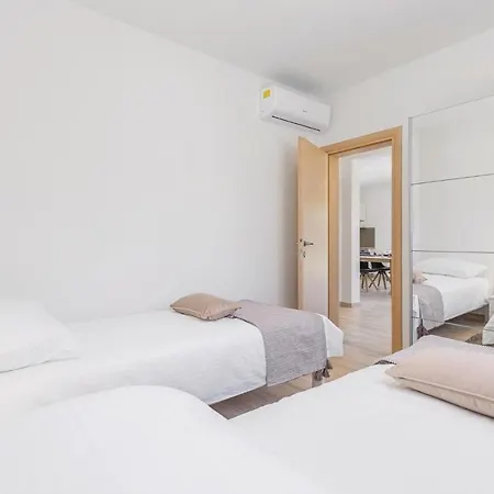 Gorgeous In With Wifi Holiday home *